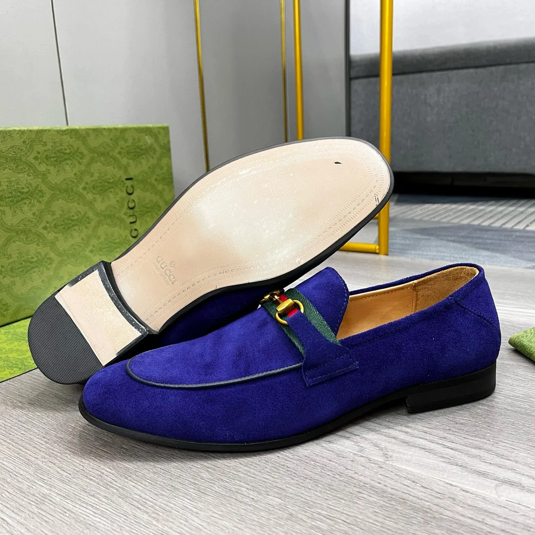 Factory price: 500💰-Gucci men’s formal leather shoes! Genuine molded horsebit, a classic must-have for your shoe cabinet! The feet are particularly delicate! This Gucci original version is a set last, and we are consistent with the counter! Therefore, it is more comfortable in terms of last shape and comfort! Take it to the counter and compare at will! Good shoes are more than just what they make! But grasp the essence from the inside out! Material: Imported first-layer frosted cowhide! Genuine leather outsole imported from Italy, size: 39-44 (38/45 customized, non-refundable)